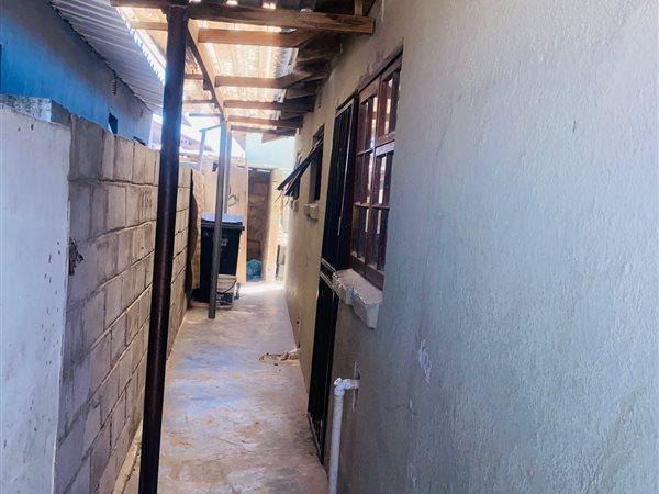 3 Bedroom Property for Sale in Sabata Dalindyebo Square Western Cape